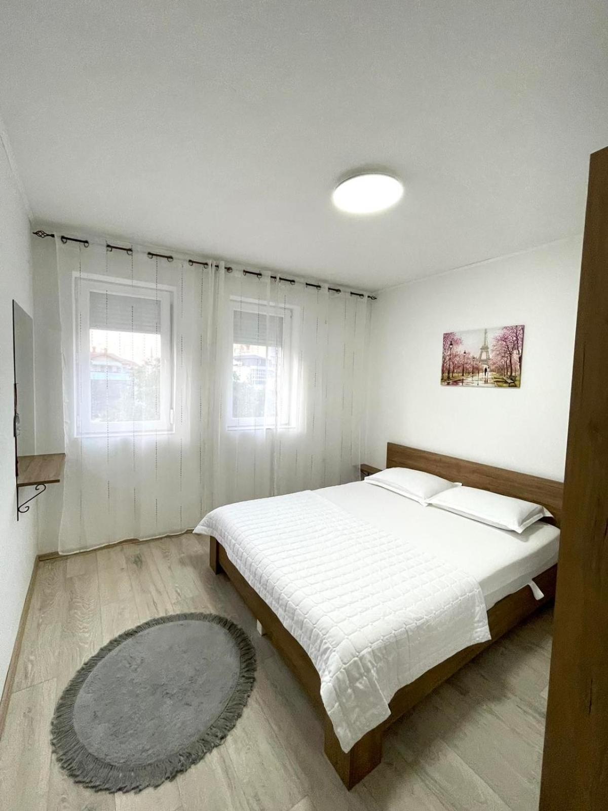 Nessi Apartment Pristina Exterior foto
